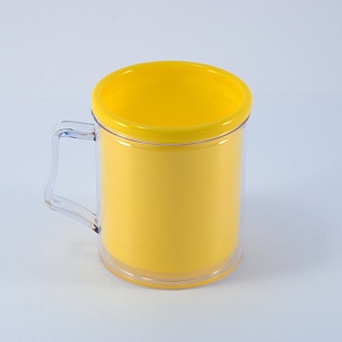Кружка пластиковая (желтая внутри)
